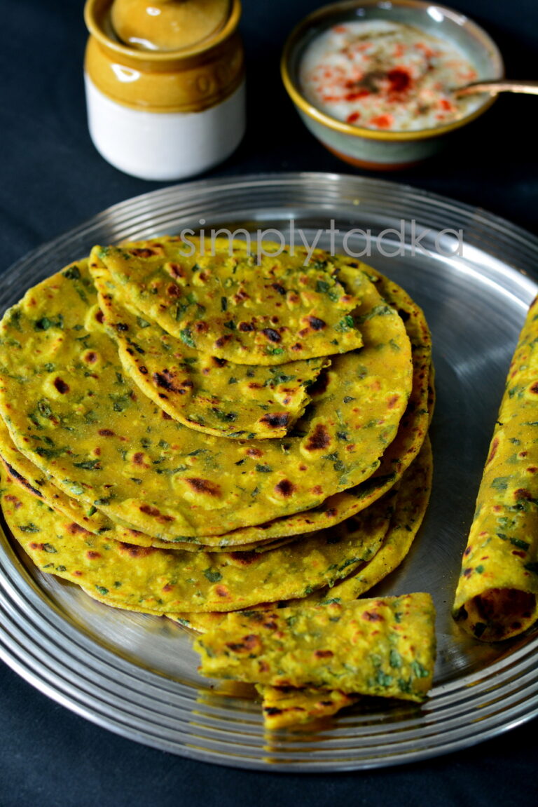 Palak Thepla Spinach Thepla Gujarati Recipe Simply Tadka